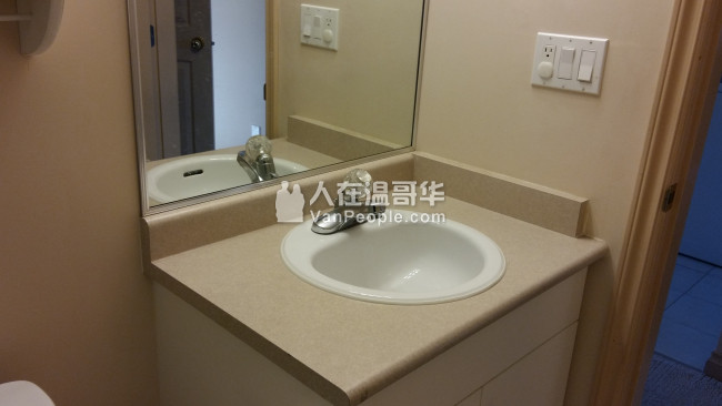 Burnaby平地两房一厅整套出租。环境安静,交通方便。