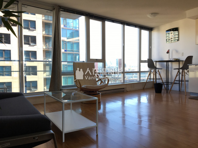 出租Downtown高层公寓Studio 和 1 Den 近天车站