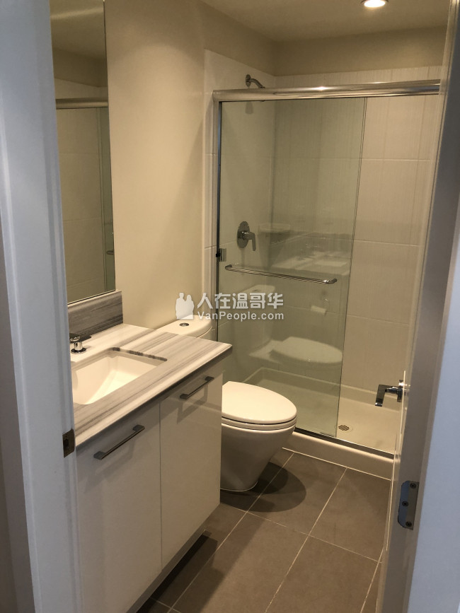 Metrotown高层公寓次卧出租/招室友