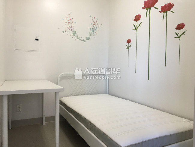 出租Downtown高层公寓Studio 和 1 Den 近天车站