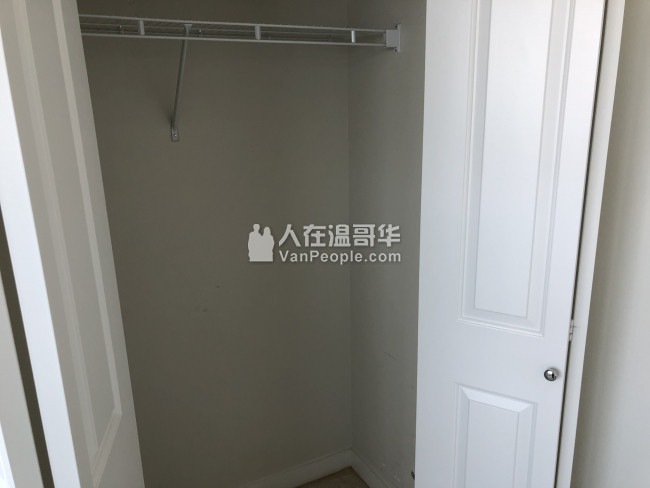 Metrotown高层公寓次卧出租/招室友