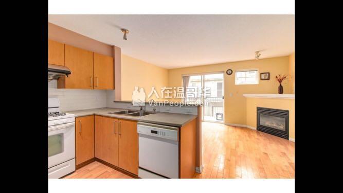 Lougheed Mall Townhouse楼上单间带家具出租,近mall/skytrain/SFU