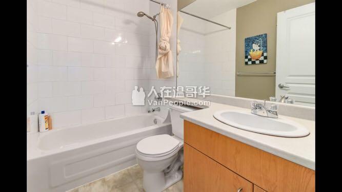 Lougheed Mall Townhouse楼上单间带家具出租,近mall/skytrain/SFU