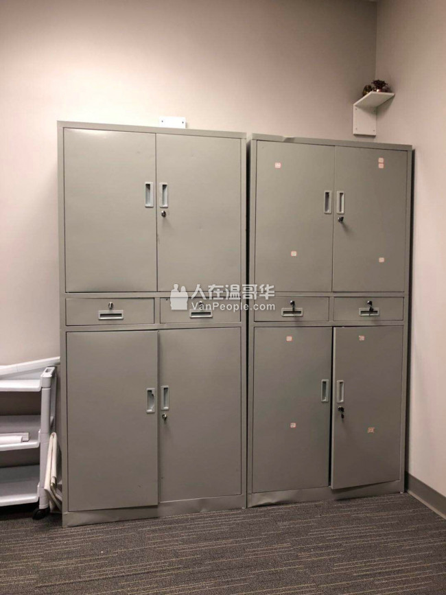 列治文一年新办公室家具大甩卖了