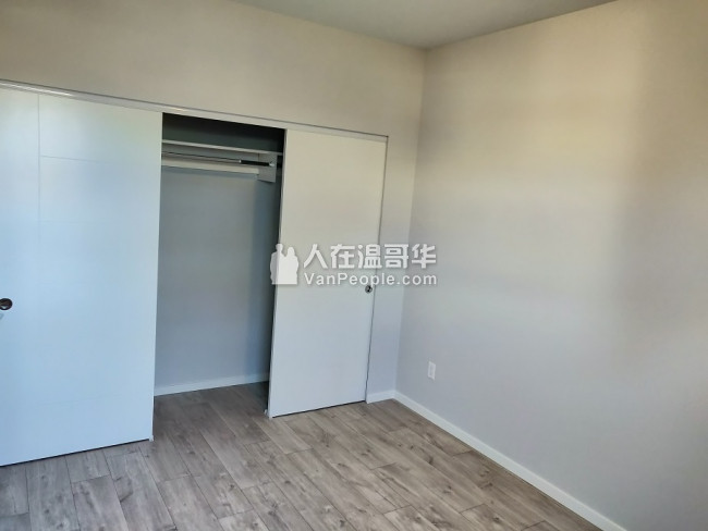 1700 METROTOWN本拿比KINGSWAY 1房1厅1DEN全新公寓