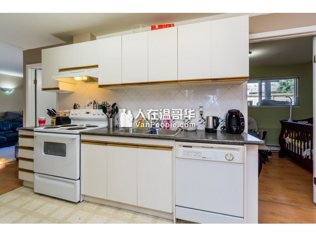 Langley中心 独立出入house一楼整层出租 两室一卫(ground level basement)