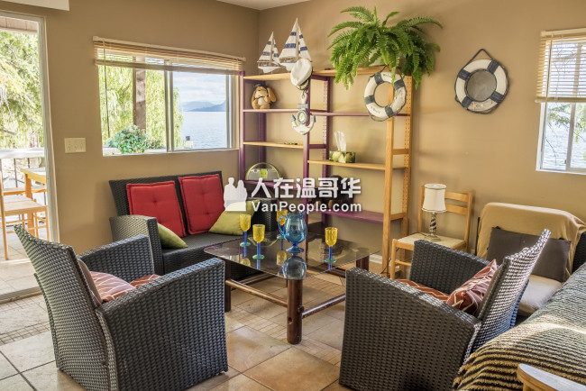 湖畔别墅,附带合法公寓,私人湖滩,和湖滩屋