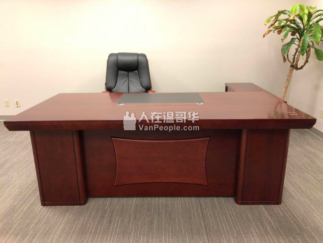 列治文一年新办公室家具大甩卖了