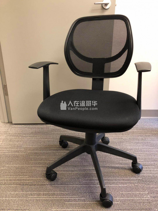 列治文一年新办公室家具大甩卖了