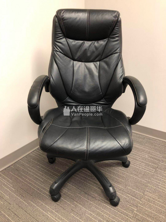 列治文一年新办公室家具大甩卖了