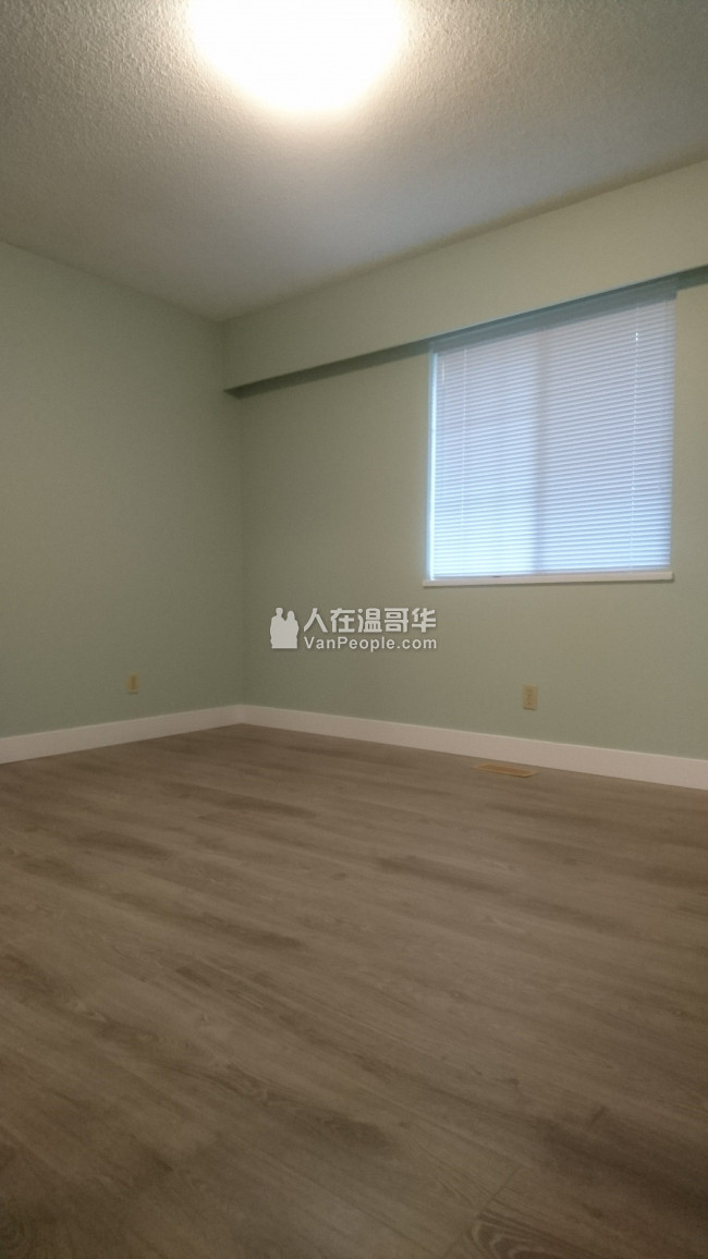 烈治文靜中帶旺3房獨立屋出租,可養寵物, 立刻入住。