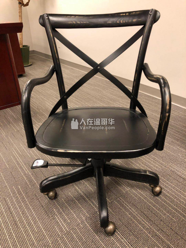 列治文一年新办公室家具大甩卖了