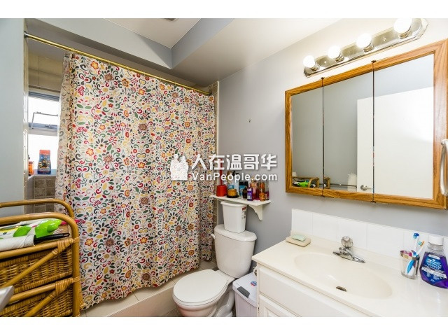 Langley中心 独立出入house一楼整层出租 两室一卫(ground level basement)