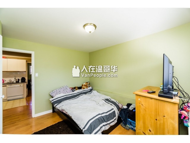 Langley中心 独立出入house一楼整层出租 两室一卫(ground level basement)