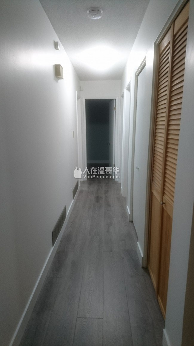 烈治文靜中帶旺3房獨立屋出租,可養寵物, 立刻入住。