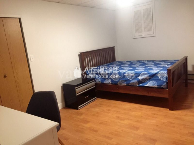 高贵林中心豪华三层精装house,全新家具齐全,拎包入住。