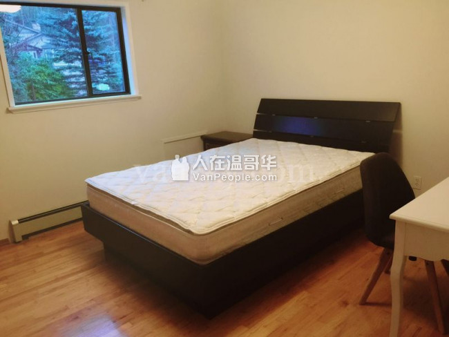 高贵林中心豪华三层精装house,全新家具齐全,拎包入住。