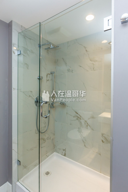 Azura 2 Vancouver False Creek 2间卧室和书房和2个浴室公寓 1138平方英尺 $3500