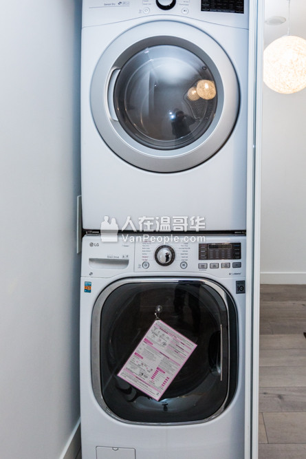 Azura 2 Vancouver False Creek 2间卧室和书房和2个浴室公寓 1138平方英尺 $3500