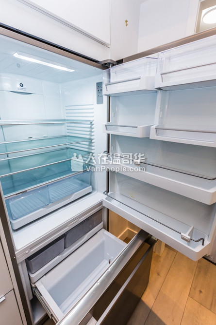 Azura 2 Vancouver False Creek 2间卧室和书房和2个浴室公寓 1138平方英尺 $3500
