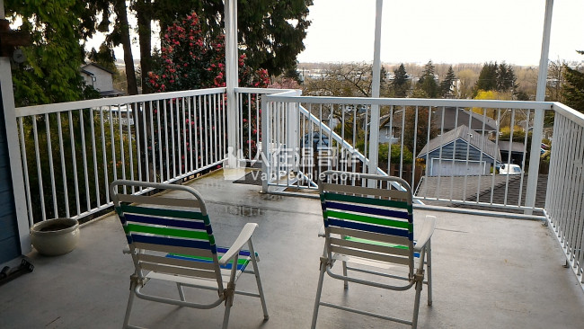 近Metrotown独立屋二层1房,1月入住, 月租$650(自选三餐) 或Homestay。限女生。