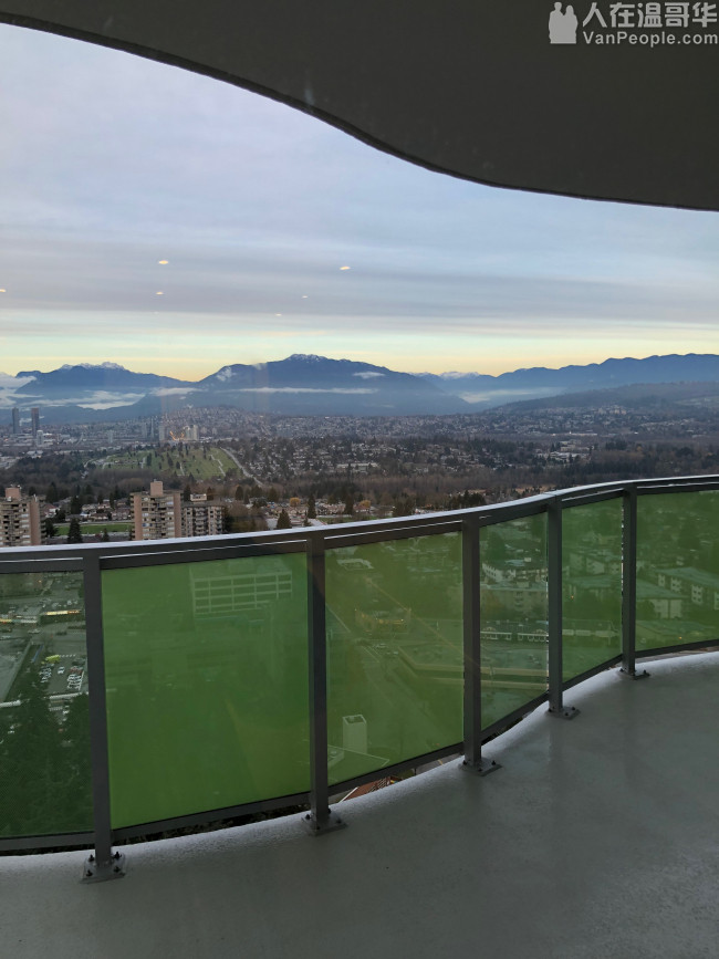 本拿比市中心Metrotown蛋黄区全新高层公寓两房两厅两卫出租