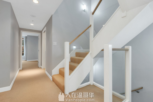 Coal Harbour中心地段超大豪华3房townhouse即日起租!!