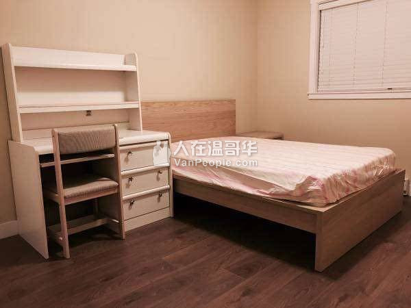 列治文独立屋Garden City夹 Francis附近,两房一厅 - $1400