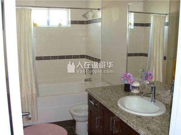 列治文独立屋Garden City夹 Francis附近,两房一厅 - $1400