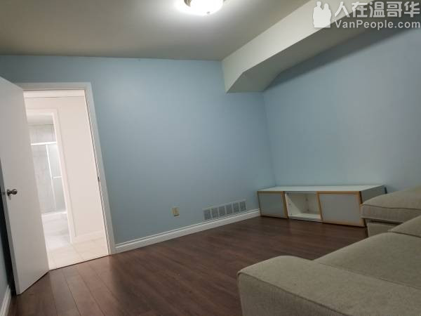 列治文独立屋Garden City夹 Francis附近,两房一厅 - $1400