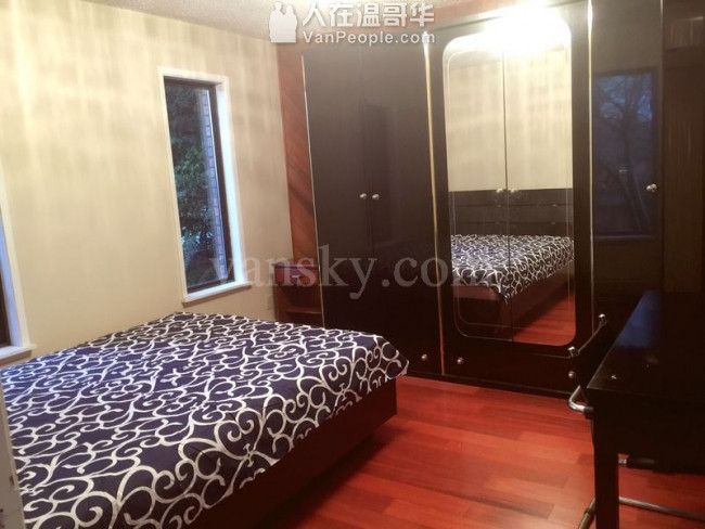高贵林中心豪华三层精装house出租,新家具齐全,拎包入住。