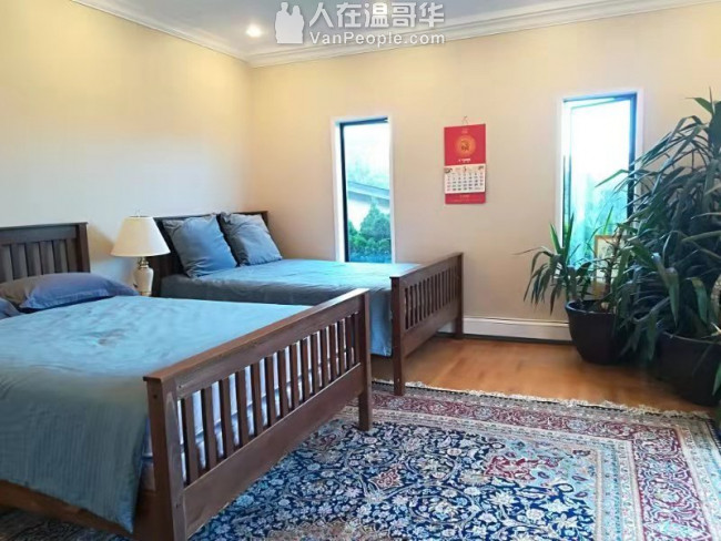 高贵林中心豪华三层精装house出租,新家具齐全,拎包入住。