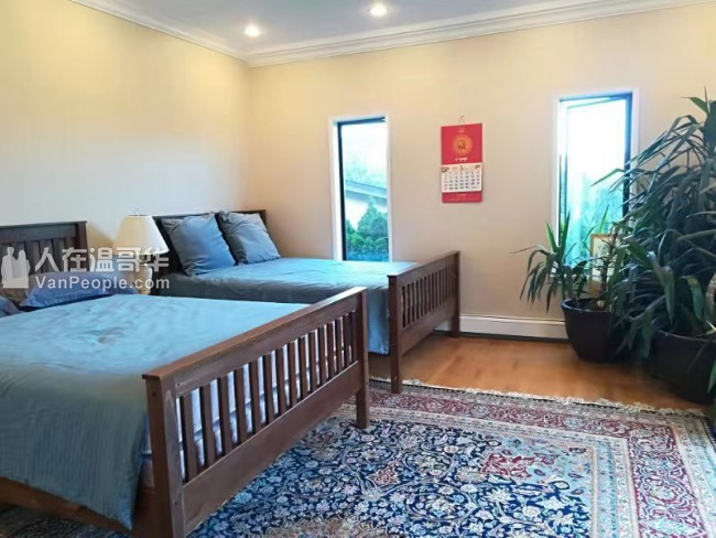 高贵林中心豪华三层精装house出租,新家具齐全,拎包入住。