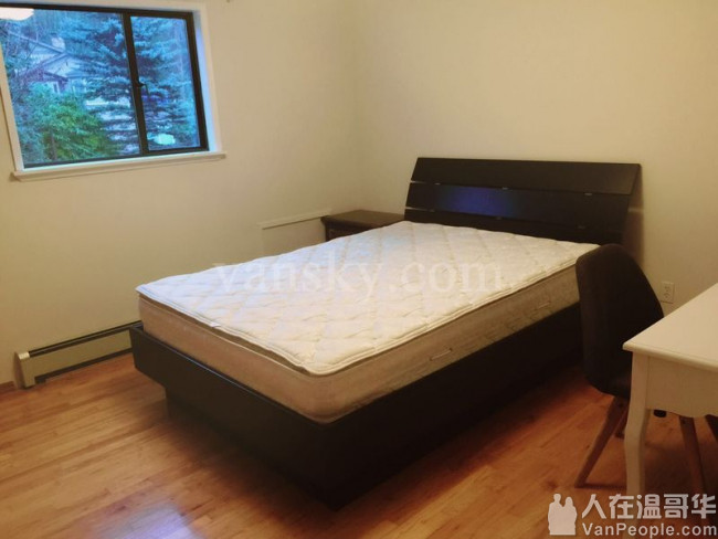 高贵林中心豪华三层精装house出租,新家具齐全,拎包入住。