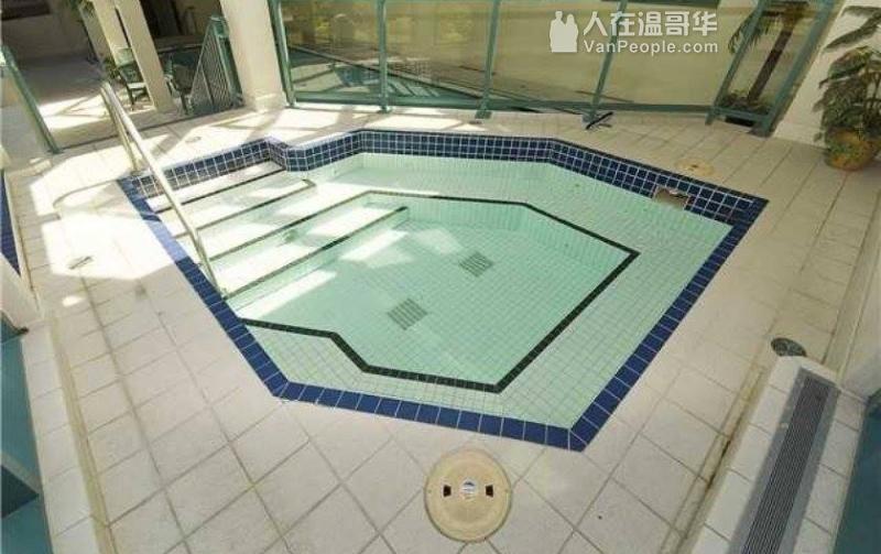 耶鲁镇 Yaletown 公寓出售:一房一厅一卫浴 (自住 投资 两相宜)