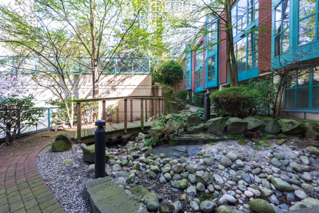 公寓出售【Downtown:耶鲁镇 yaletown 中心 / 一卧室一书房一卫浴一厅】