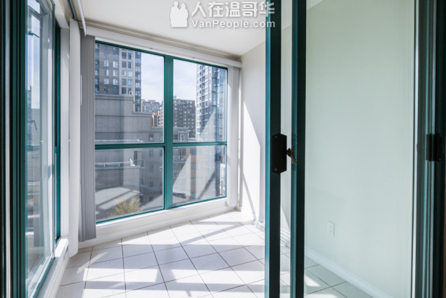 公寓出售【Downtown:耶鲁镇 yaletown 中心 / 一卧室一书房一卫浴一厅】