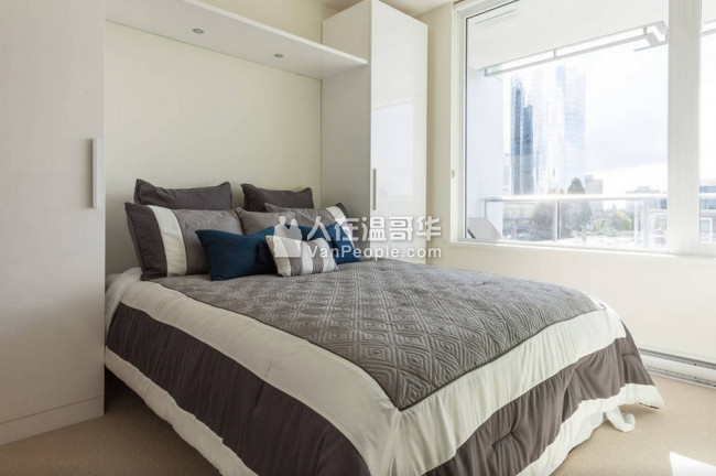 Metrotown 核心地帶 6333 Silver Avenue 一房一廳