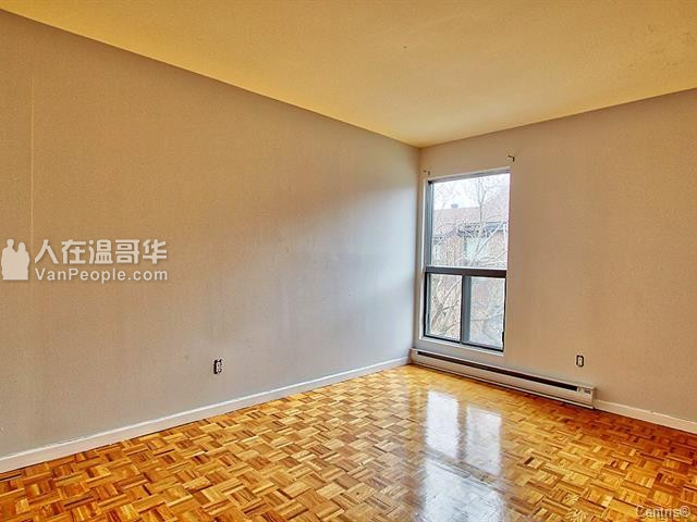 南岸Brossard“S”区联排屋出售,学区房,惊爆价格!