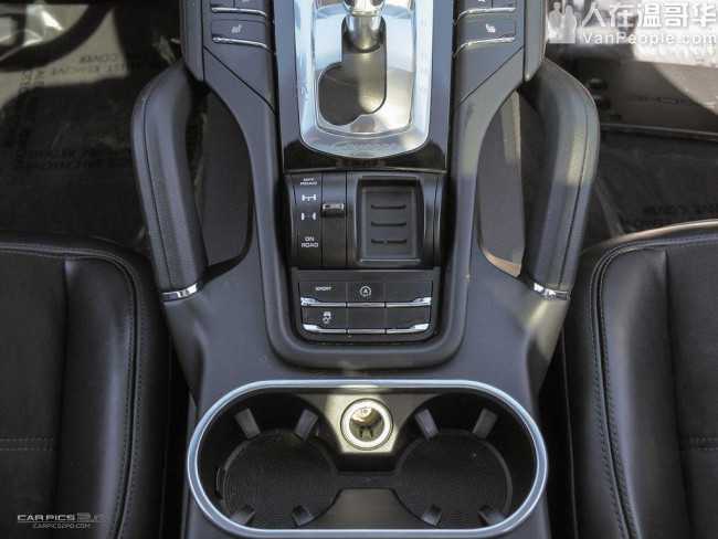 2017 Porsche Cayenne VM2081697A