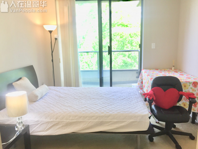 列治文市中心帶好家俱新豪華城市屋單位出租給女專業人士女飛行員学生.