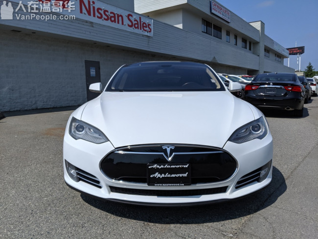 清仓大特惠!!!2013 白色TESLA P85 !!~ 非常实惠!!!