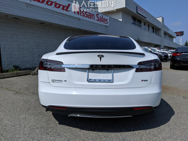 清仓大特惠!!!2013 白色TESLA P85 !!~ 非常实惠!!!
