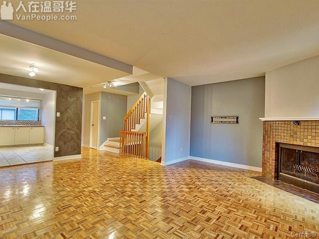 南岸Brossard“S”区联排屋出售,学区房,惊爆价格!
