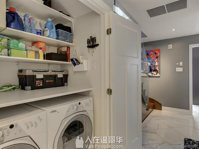 南岸Brossard市精品复式公寓出售,靠近DIX30商圈!
