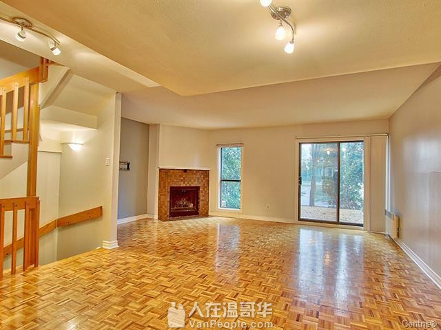 南岸Brossard“S”区联排屋出售,学区房,惊爆价格!