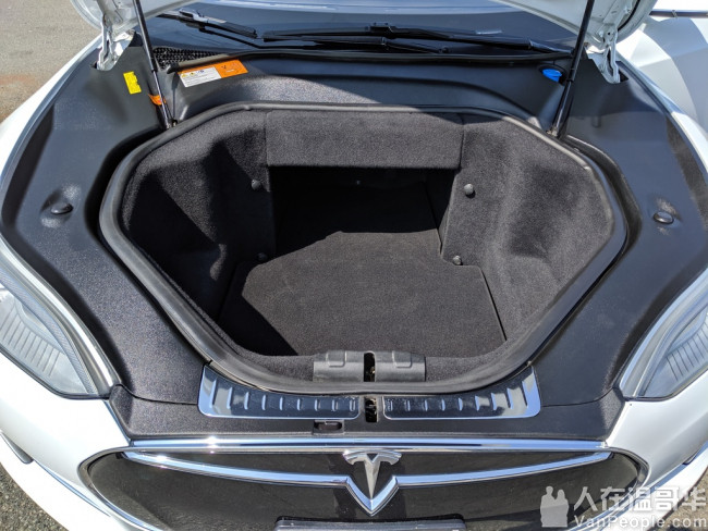 清仓大特惠!!!2013 白色TESLA P85 !!~ 非常实惠!!!