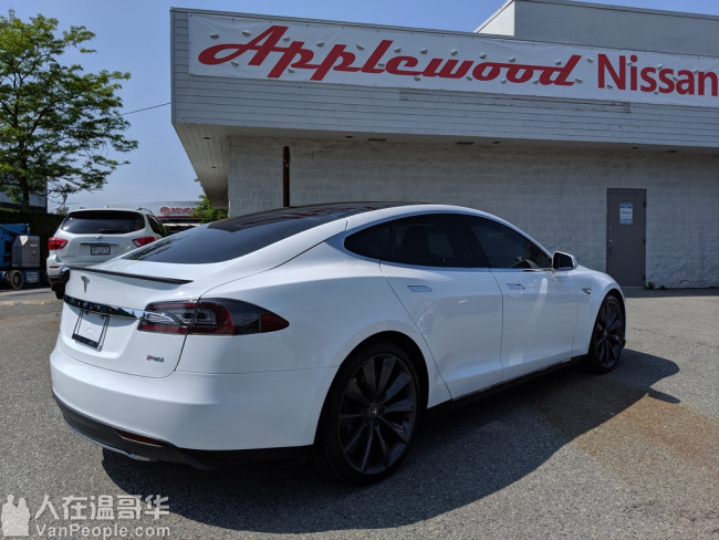清仓大特惠!!!2013 白色TESLA P85 !!~ 非常实惠!!!