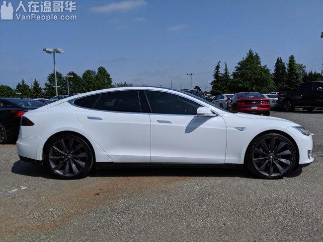 清仓大特惠!!!2013 白色TESLA P85 !!~ 非常实惠!!!