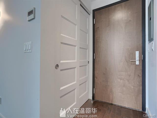蒙特利尔市中心精装修公寓出售,靠近老港和麦吉尔大学!